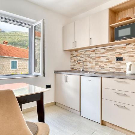 Symphony Apartments Street View Petrovac Luaran gambar