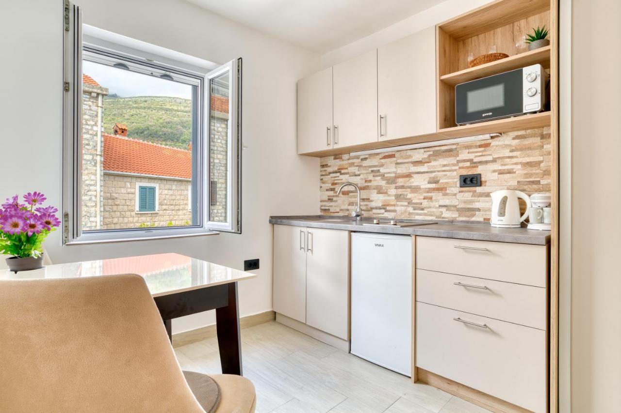 Symphony Apartments Street View Petrovac Luaran gambar